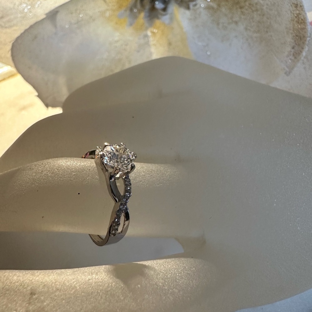 10kt gold ring (new)